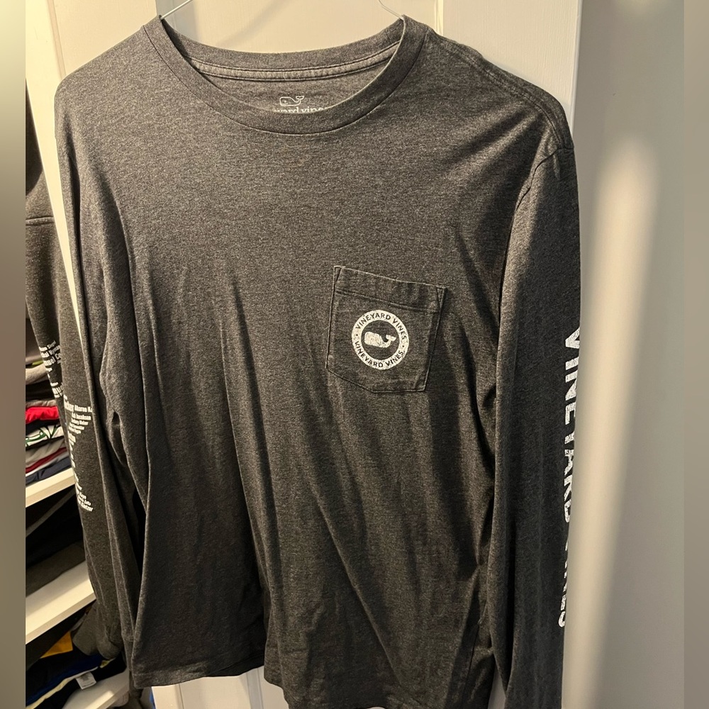 Men’s long sleeve black vineyard size medium